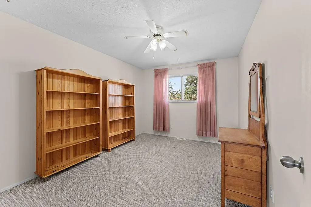 3731 50 Avenue Innisfail AB T4G1J2