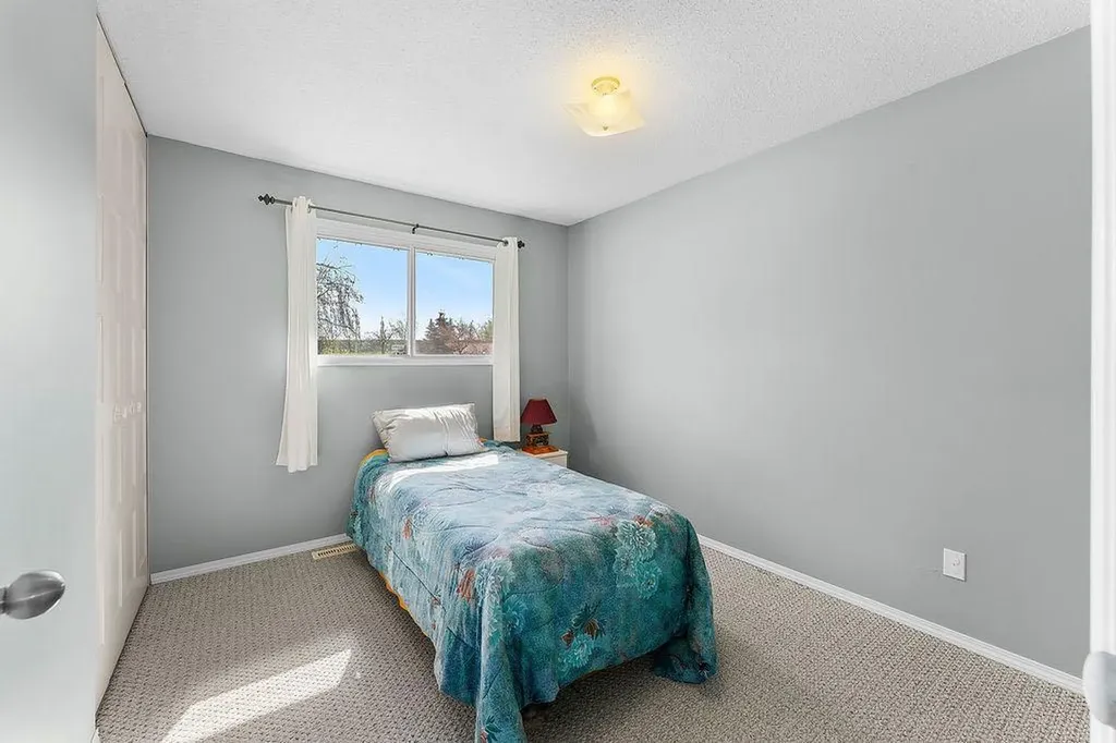 3731 50 Avenue Innisfail AB T4G1J2