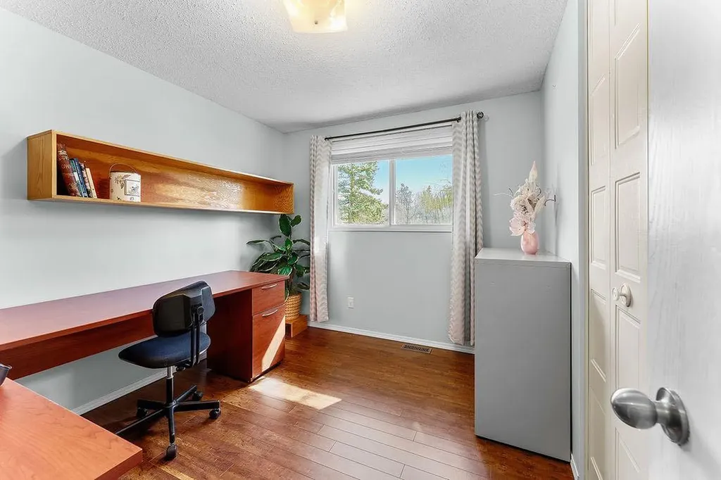 3731 50 Avenue Innisfail AB T4G1J2