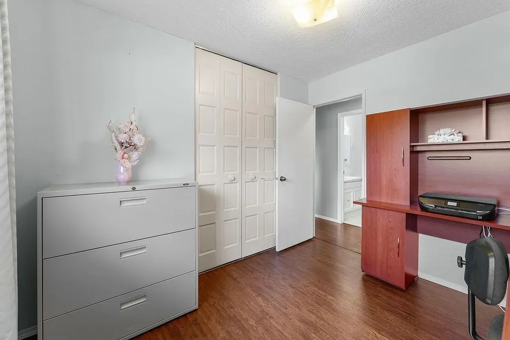 3731 50 Avenue Innisfail AB T4G1J2