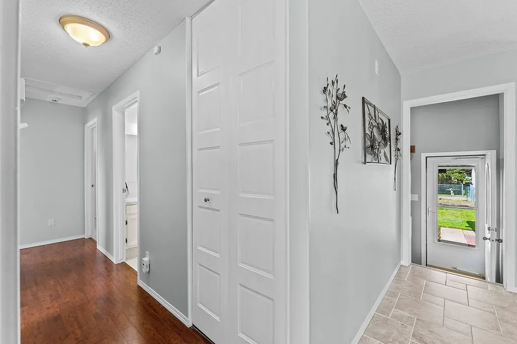 3731 50 Avenue Innisfail AB T4G1J2