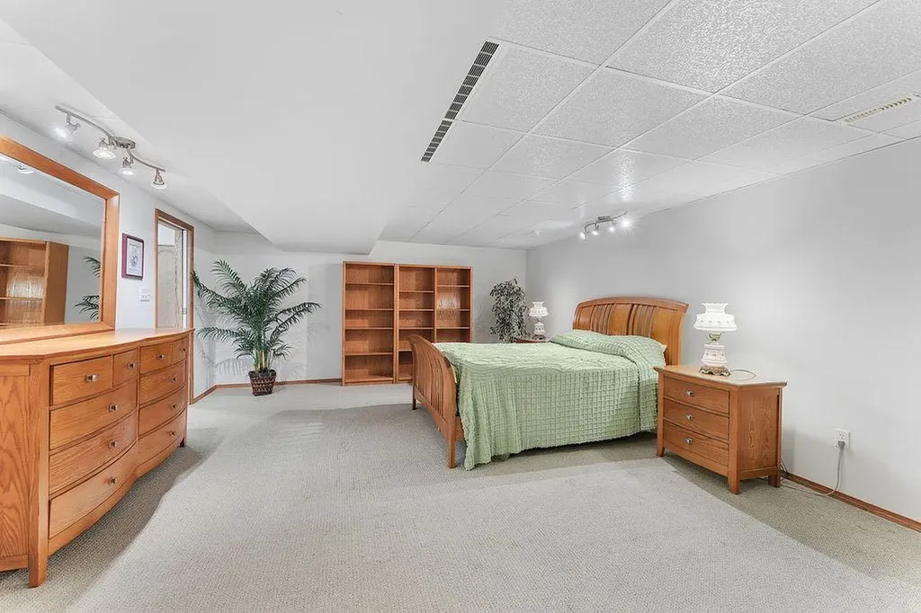 3731 50 Avenue Innisfail AB T4G1J2