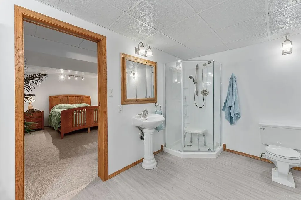 3731 50 Avenue Innisfail AB T4G1J2
