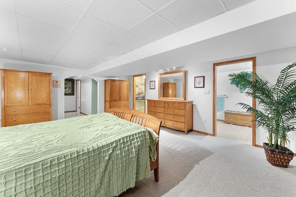 3731 50 Avenue Innisfail AB T4G1J2