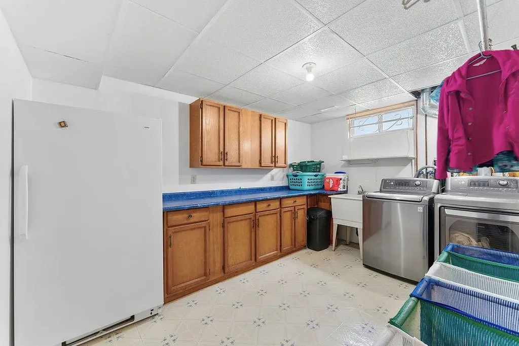 3731 50 Avenue Innisfail AB T4G1J2