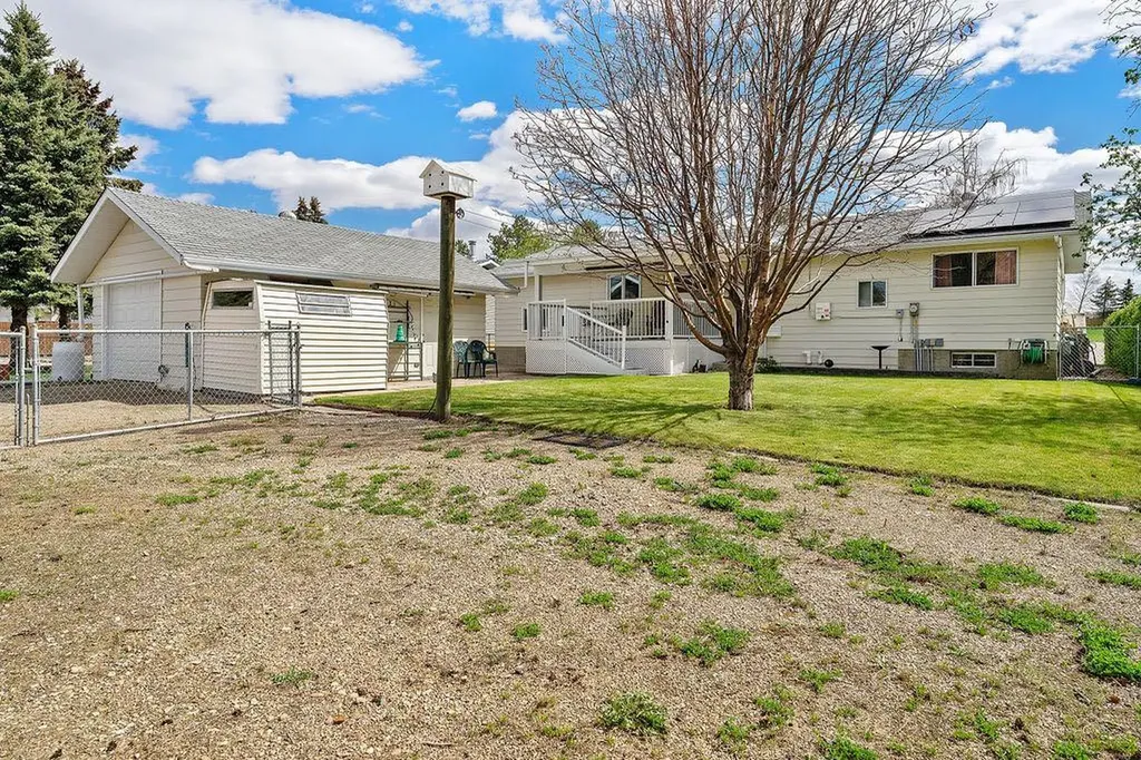 3731 50 Avenue Innisfail AB T4G1J2