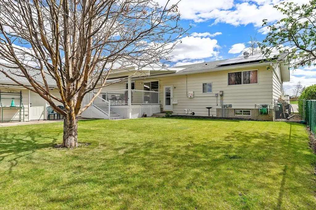 3731 50 Avenue Innisfail AB T4G1J2