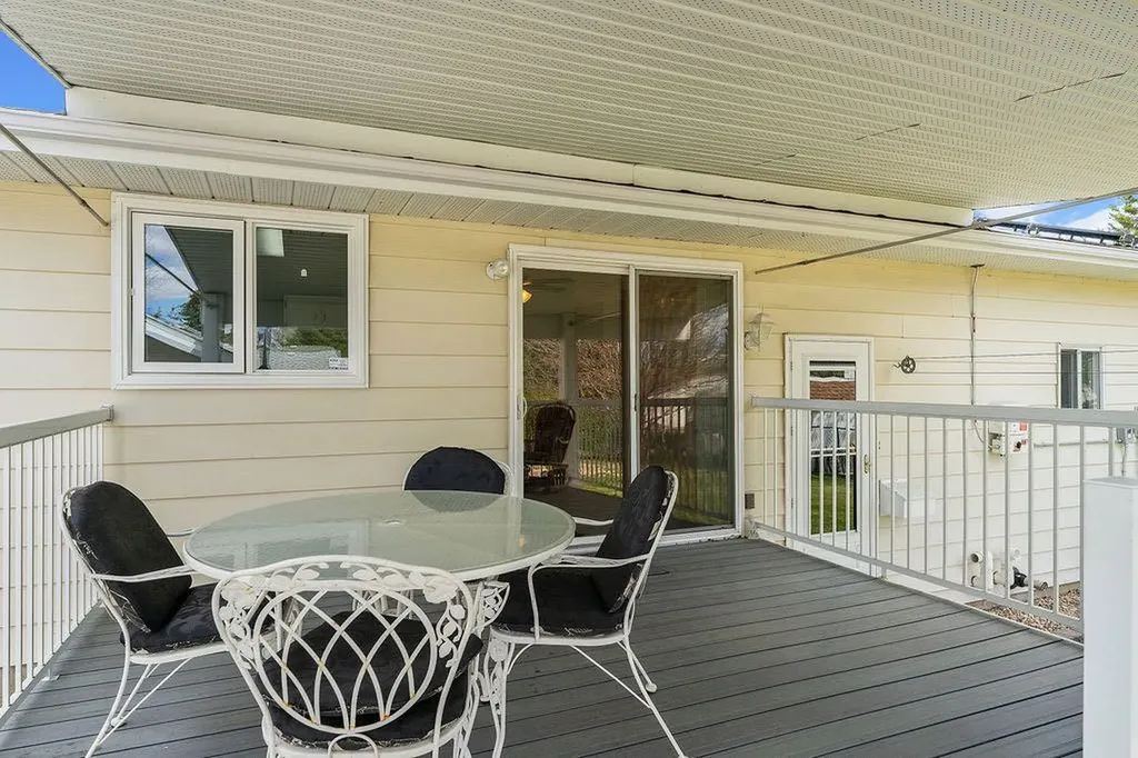 3731 50 Avenue Innisfail AB T4G1J2