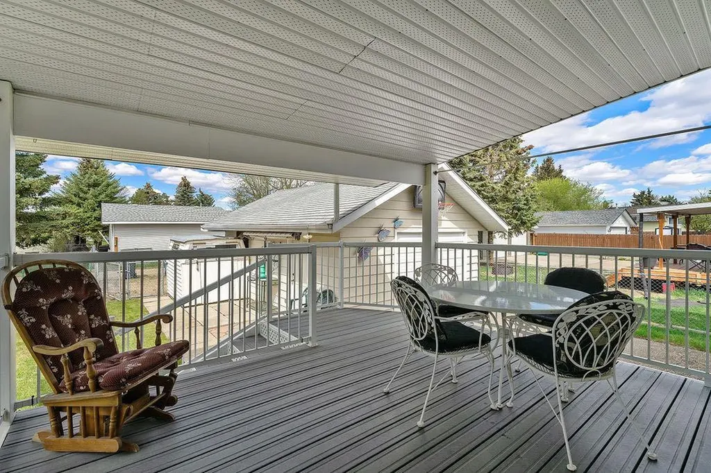3731 50 Avenue Innisfail AB T4G1J2