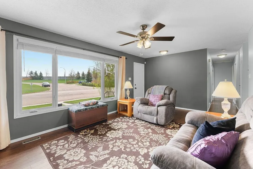 3731 50 Avenue Innisfail AB T4G1J2