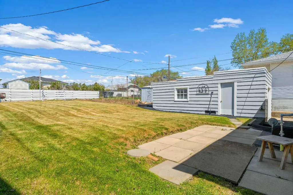 350 4 Street SW Medicine Hat AB T1A6M8