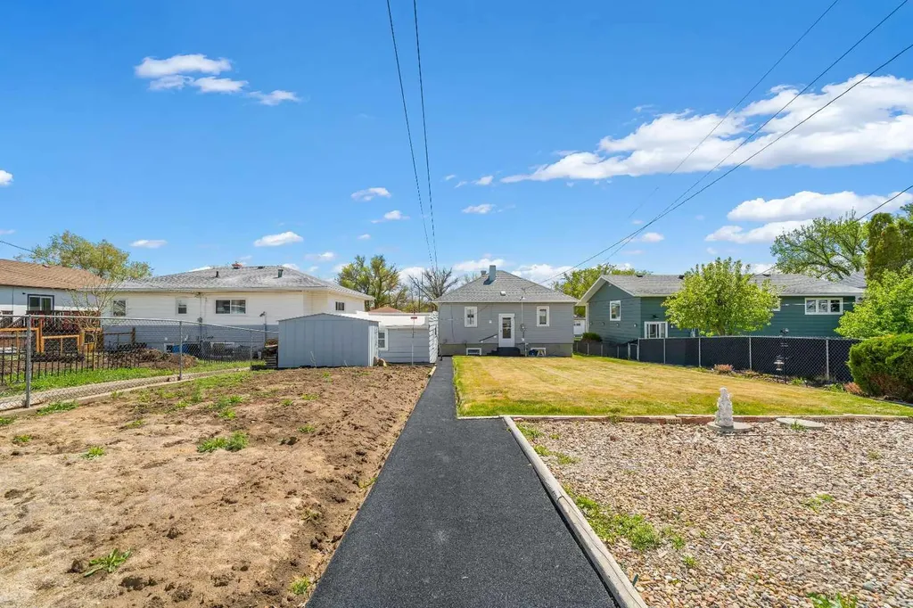 350 4 Street SW Medicine Hat AB T1A6M8