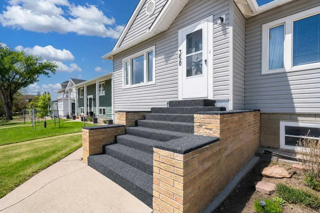 350 4 Street SW Medicine Hat AB T1A6M8