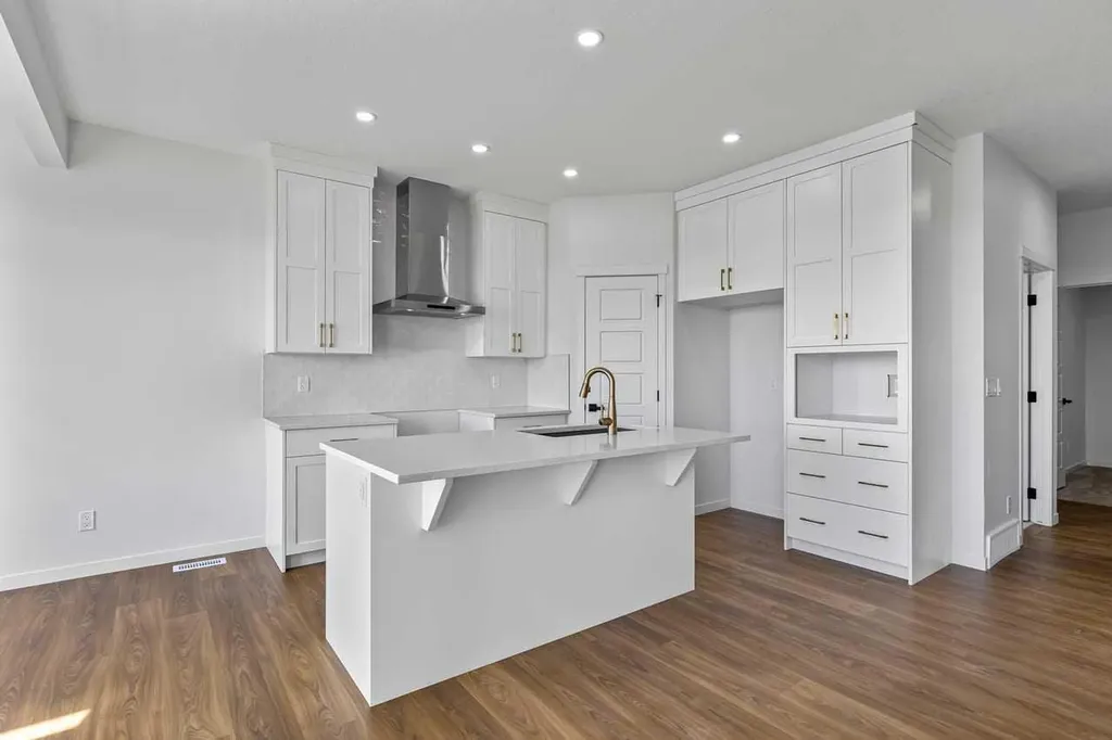 131 Corner Glen Grove NE Calgary AB T3N 2S3