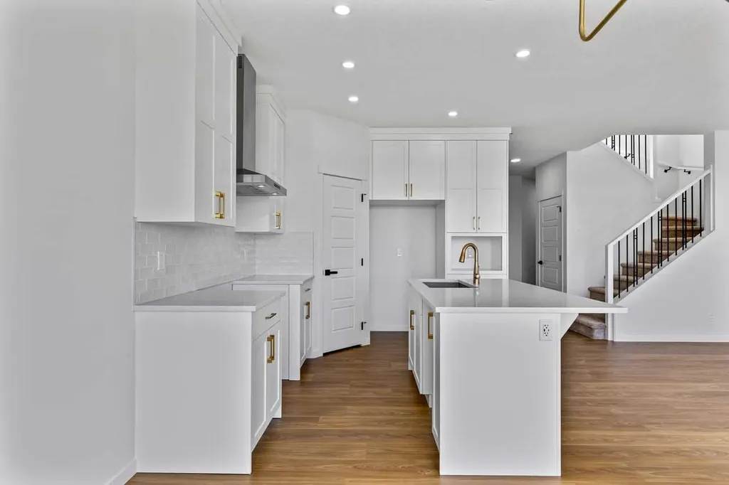 131 Corner Glen Grove NE Calgary AB T3N 2S3