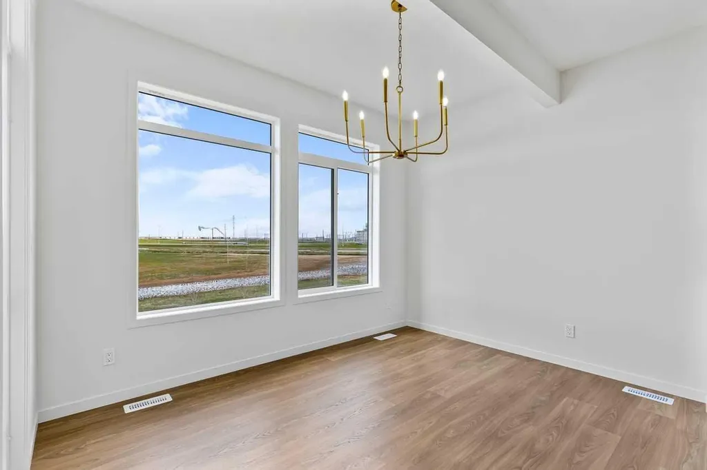 131 Corner Glen Grove NE Calgary AB T3N 2S3