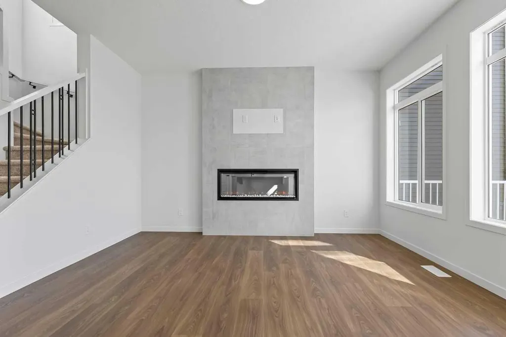 131 Corner Glen Grove NE Calgary AB T3N 2S3