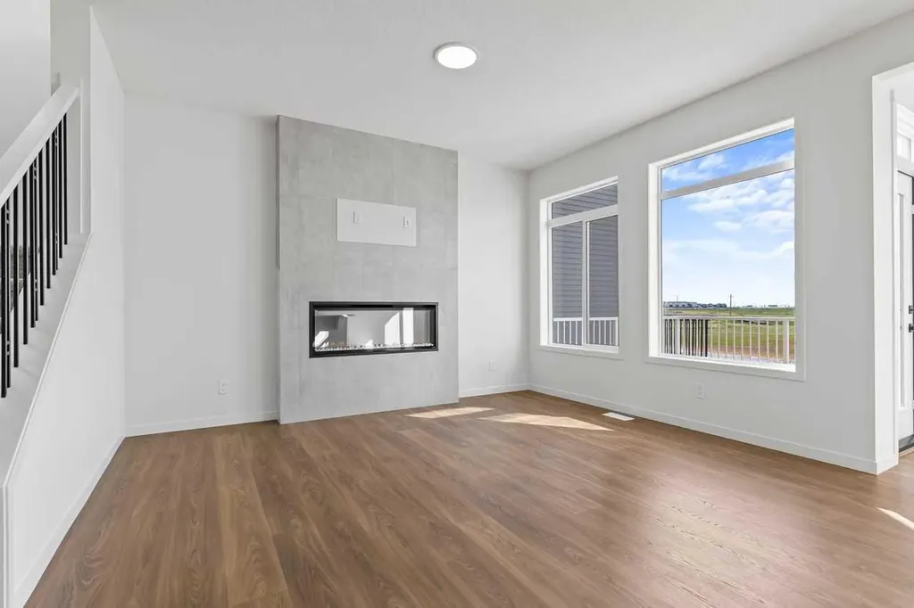 131 Corner Glen Grove NE Calgary AB T3N 2S3