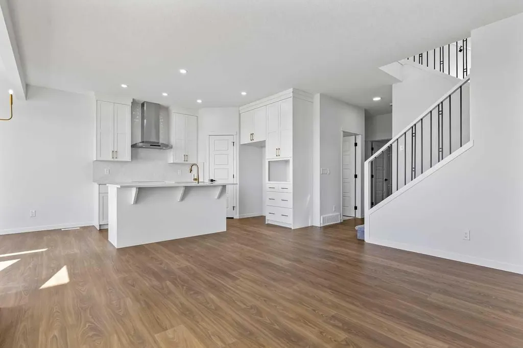 131 Corner Glen Grove NE Calgary AB T3N 2S3