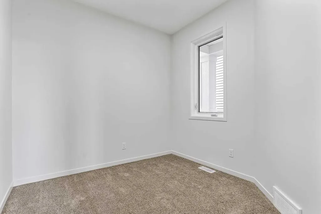 131 Corner Glen Grove NE Calgary AB T3N 2S3
