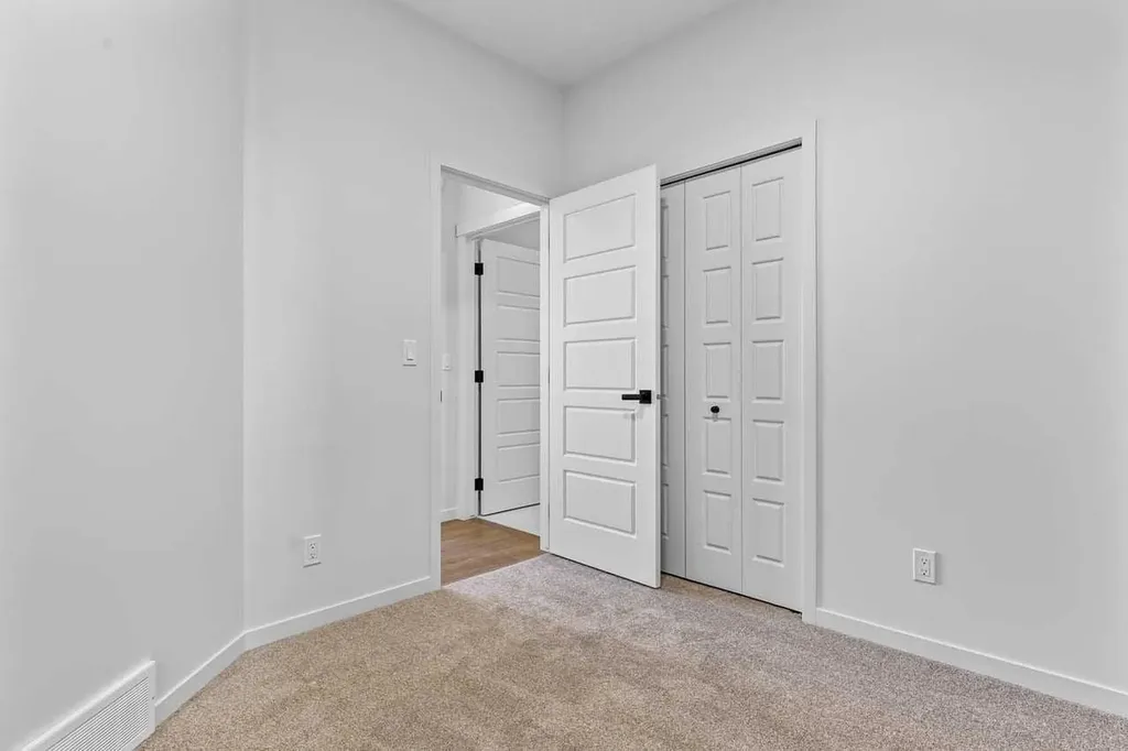 131 Corner Glen Grove NE Calgary AB T3N 2S3