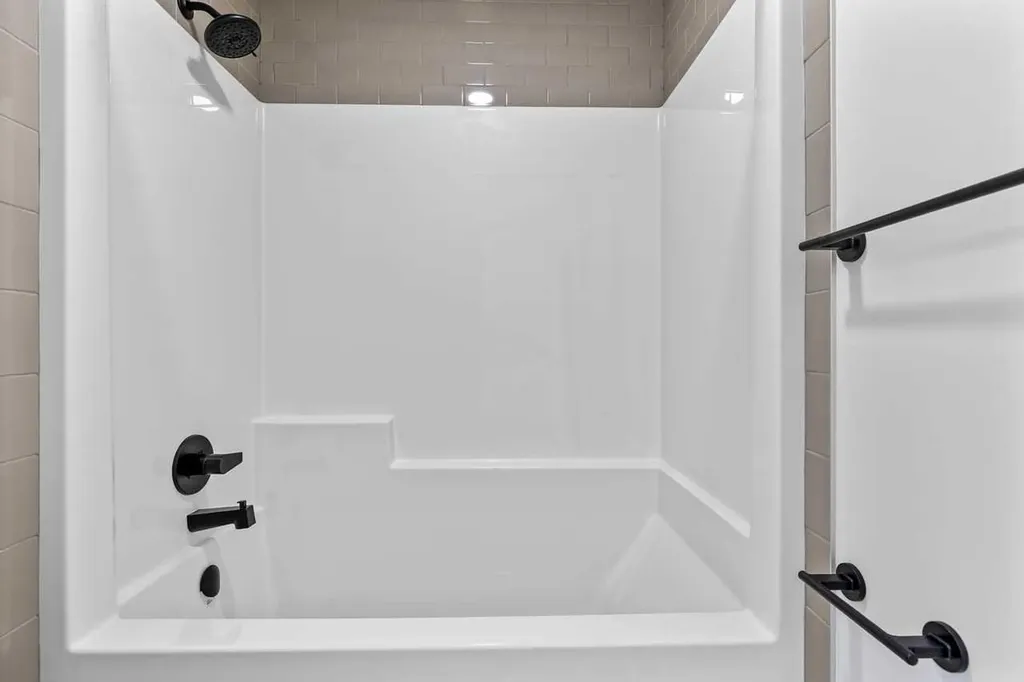 131 Corner Glen Grove NE Calgary AB T3N 2S3