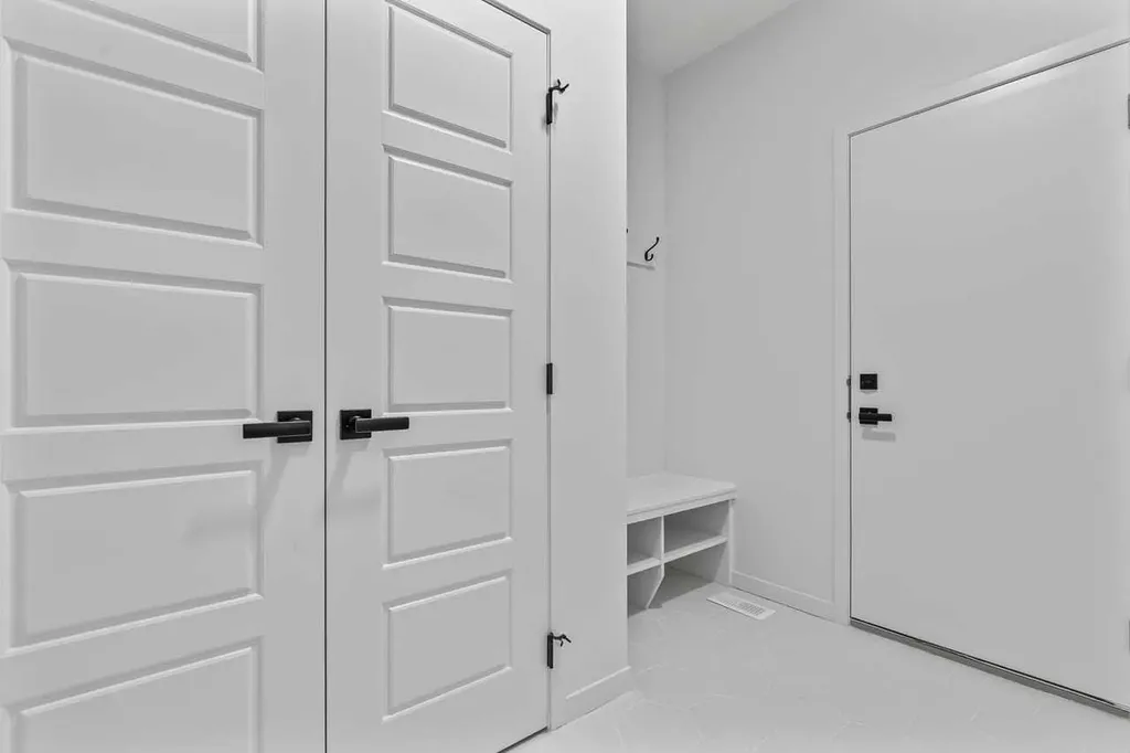 131 Corner Glen Grove NE Calgary AB T3N 2S3
