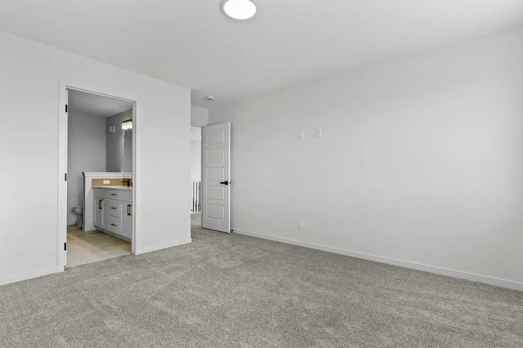 131 Corner Glen Grove NE Calgary AB T3N 2S3