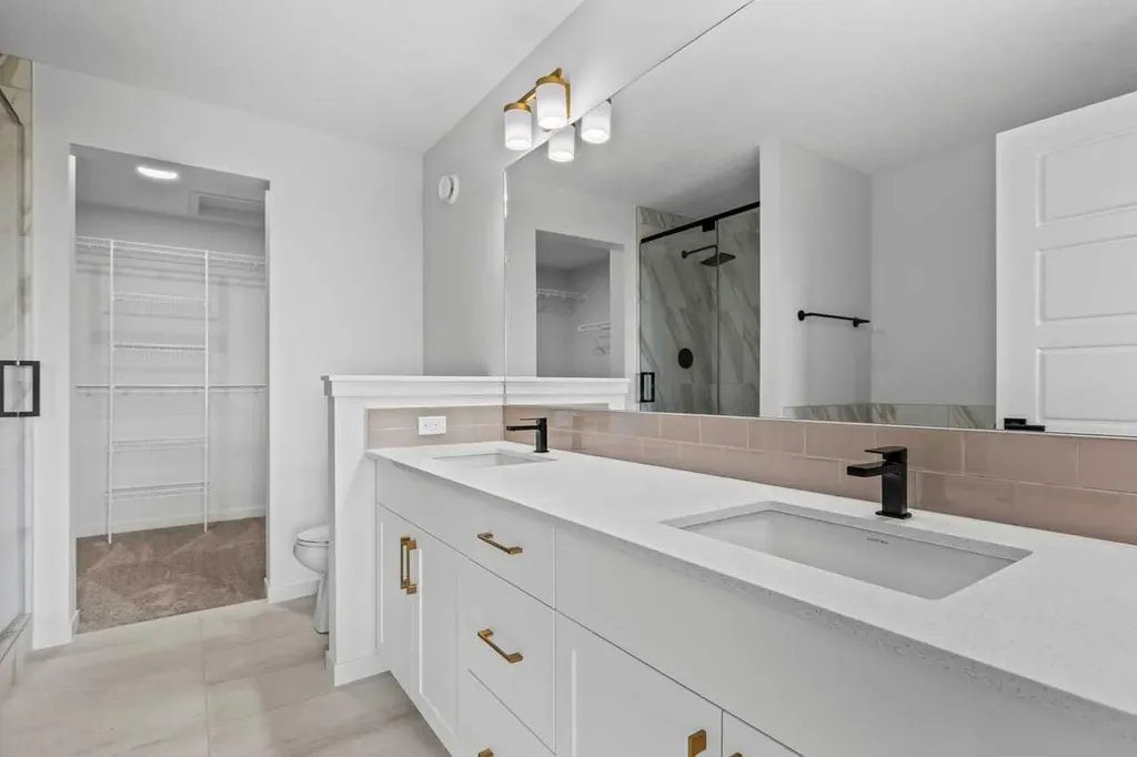 131 Corner Glen Grove NE Calgary AB T3N 2S3