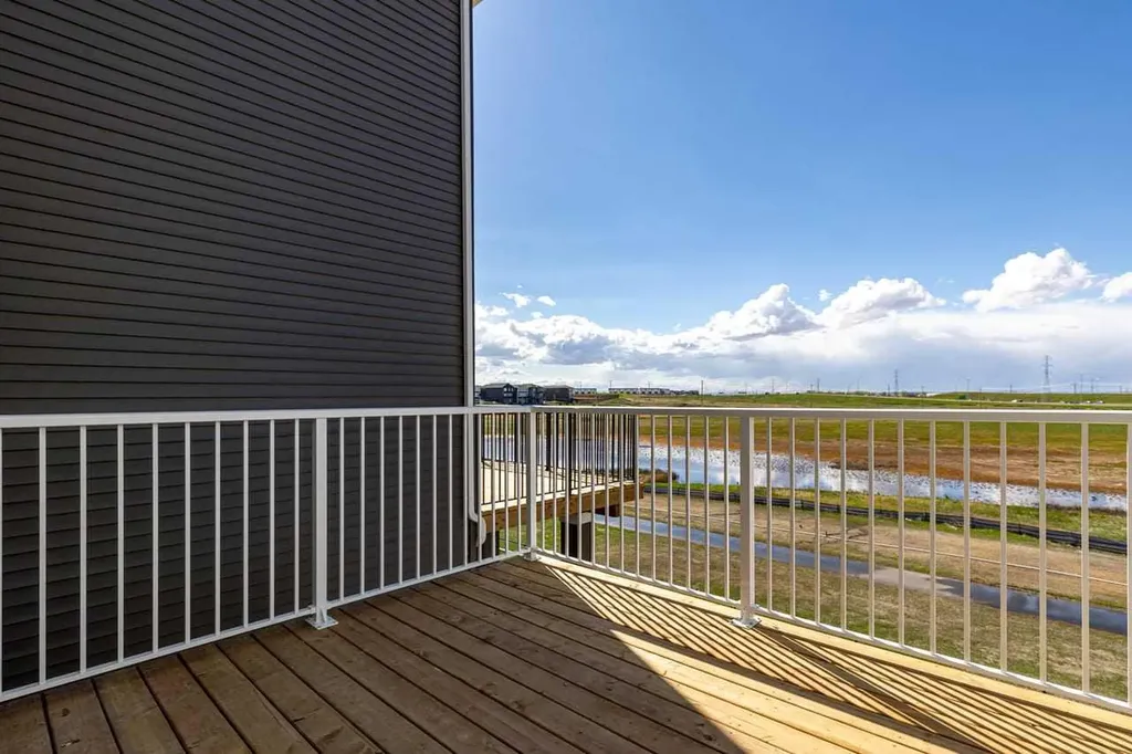 131 Corner Glen Grove NE Calgary AB T3N 2S3