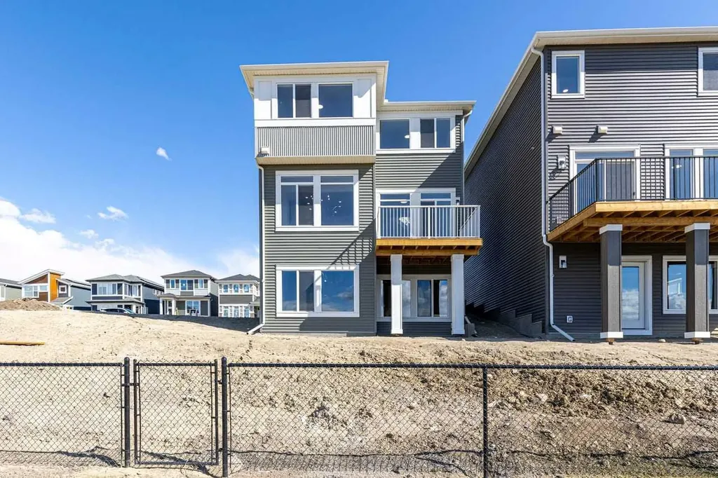 131 Corner Glen Grove NE Calgary AB T3N 2S3