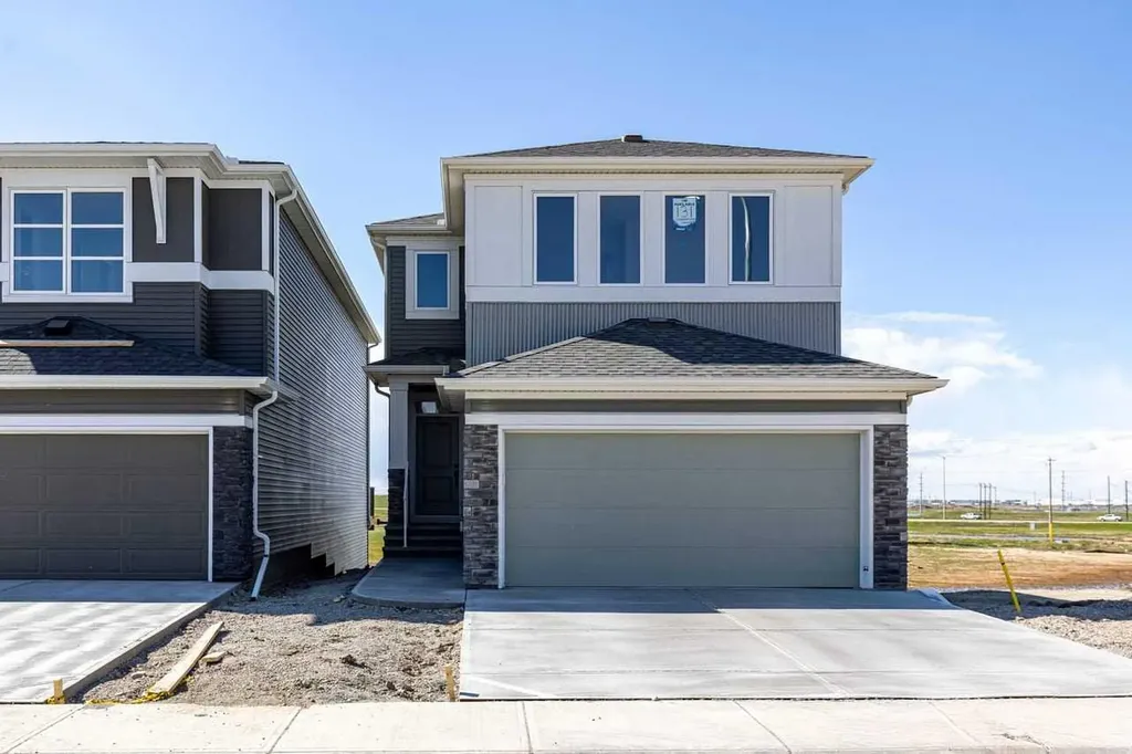 131 Corner Glen Grove NE Calgary AB T3N 2S3