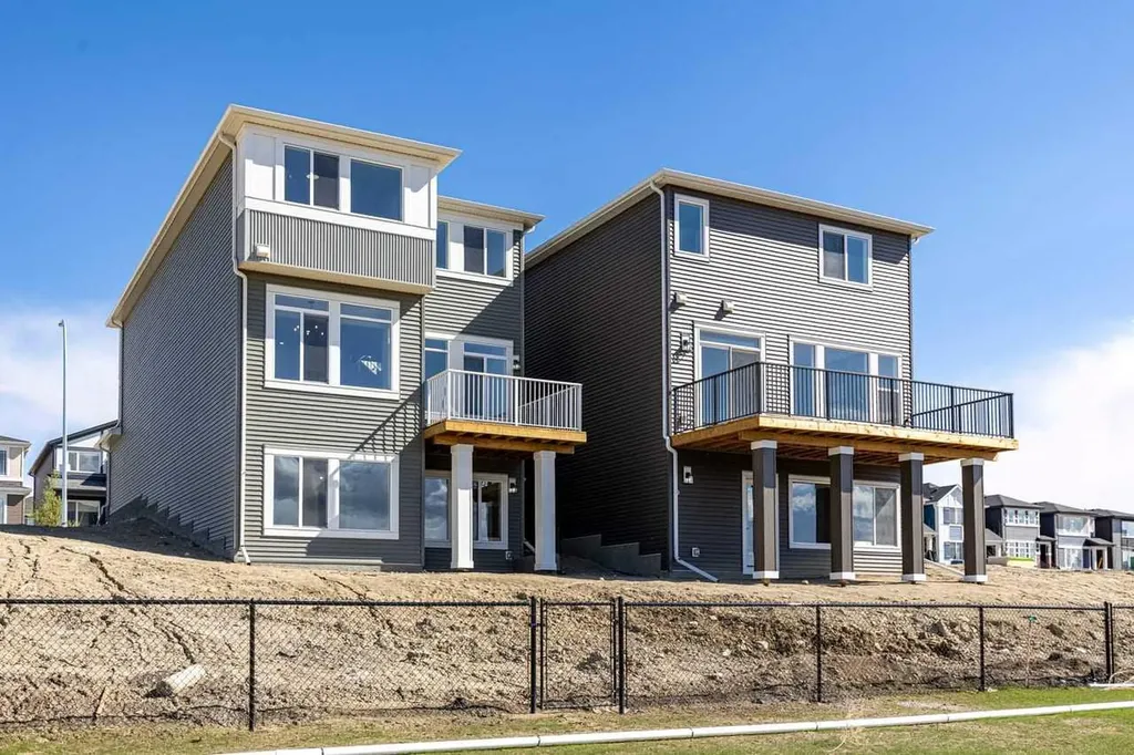 131 Corner Glen Grove NE Calgary AB T3N 2S3