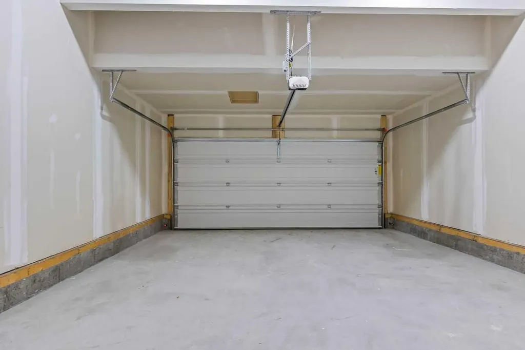 131 Corner Glen Grove NE Calgary AB T3N 2S3