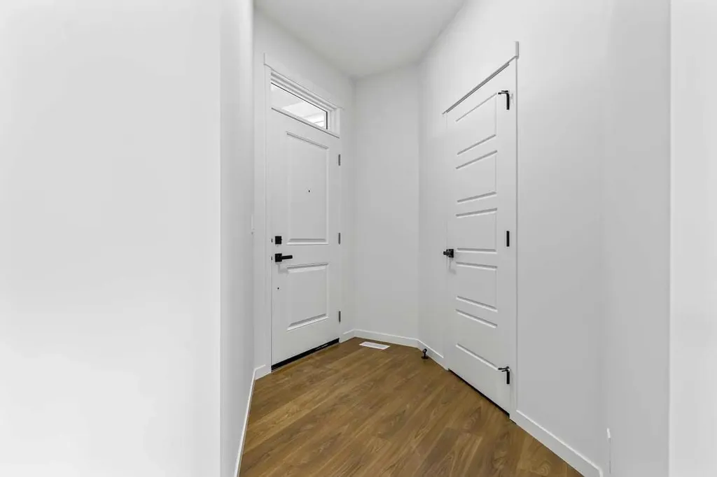 131 Corner Glen Grove NE Calgary AB T3N 2S3