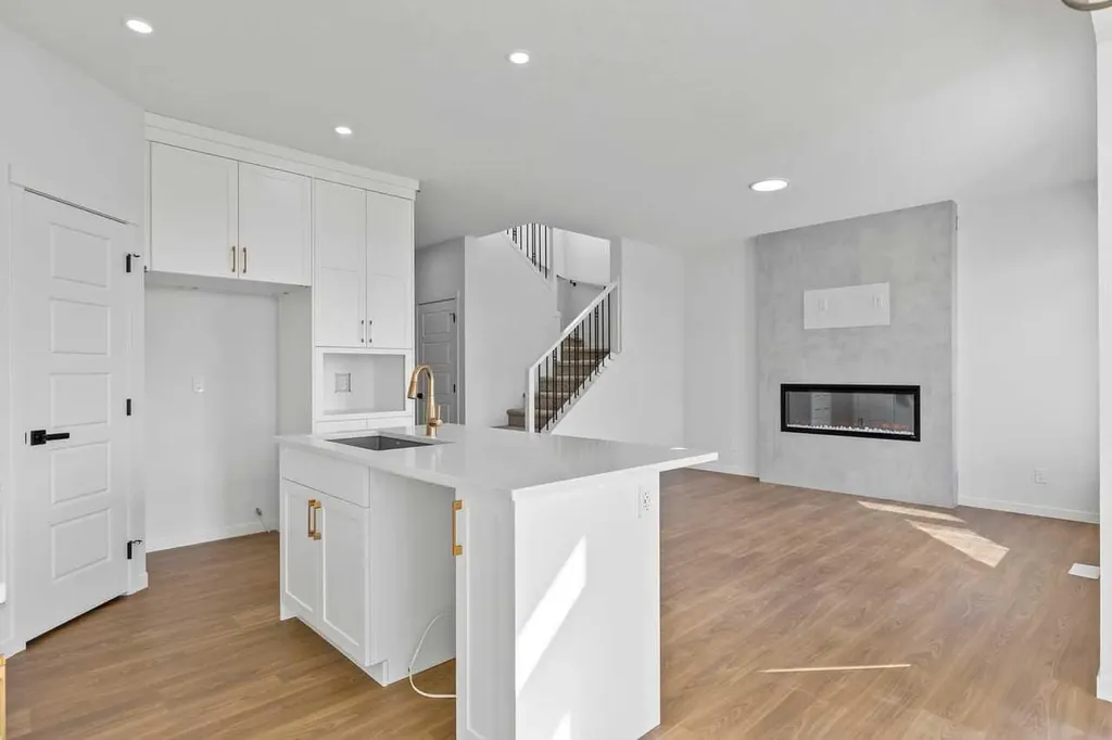 131 Corner Glen Grove NE Calgary AB T3N 2S3