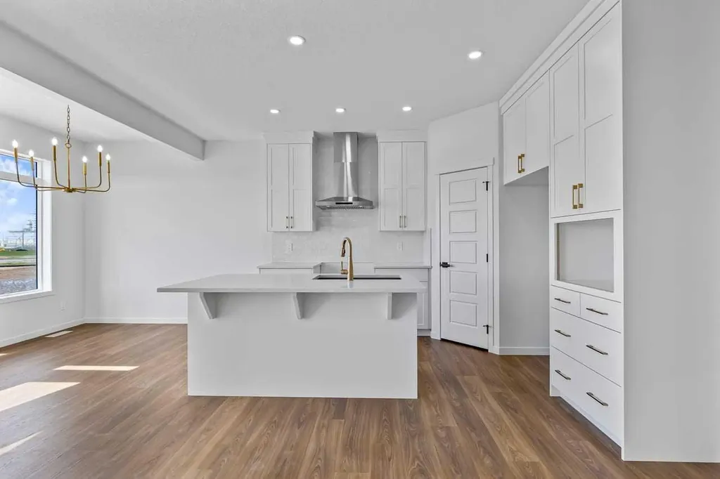 131 Corner Glen Grove NE Calgary AB T3N 2S3