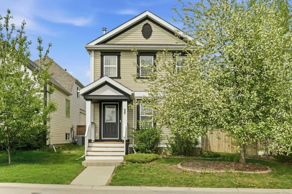 29 Copperfield Heath SE Calgary AB T2Z 4V2