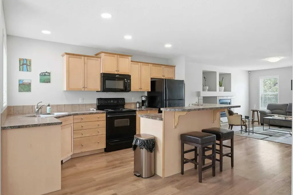 29 Copperfield Heath SE Calgary AB T2Z 4V2
