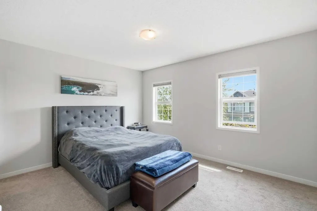29 Copperfield Heath SE Calgary AB T2Z 4V2