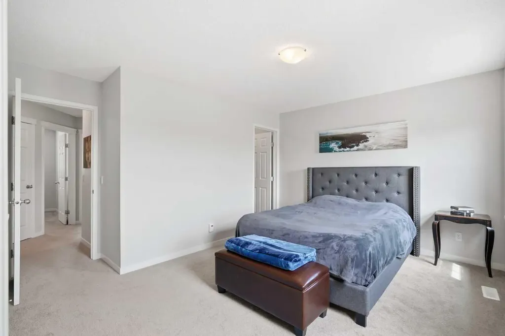 29 Copperfield Heath SE Calgary AB T2Z 4V2