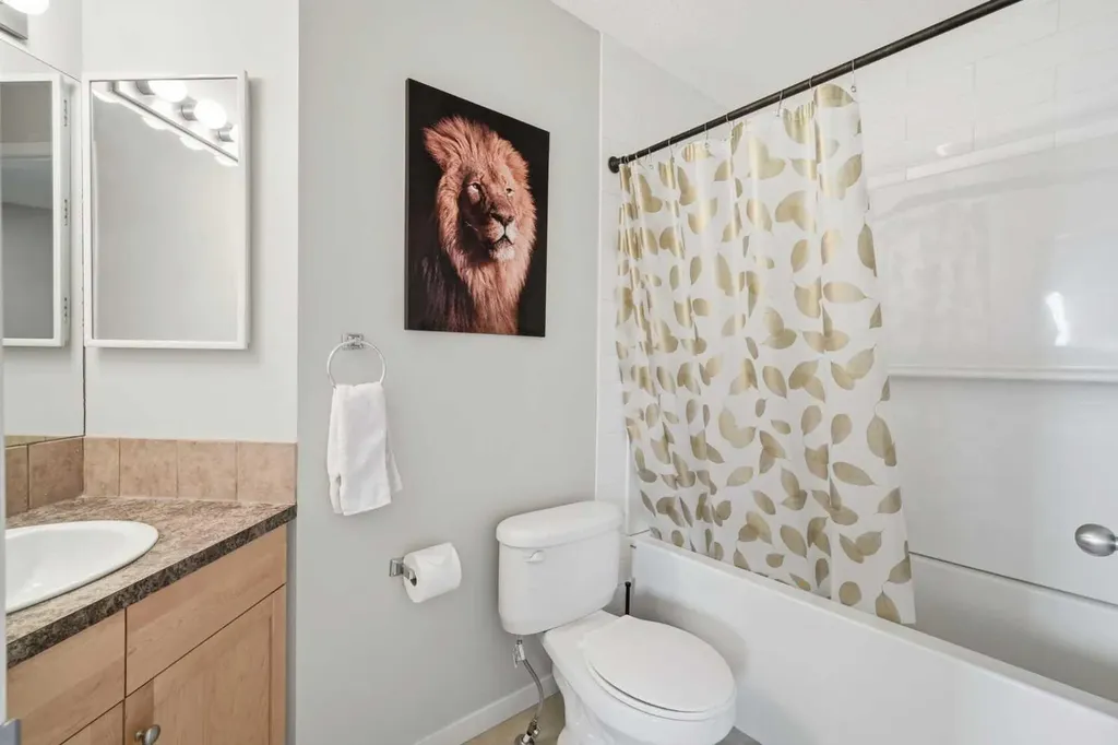 29 Copperfield Heath SE Calgary AB T2Z 4V2