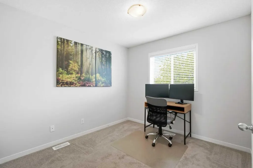 29 Copperfield Heath SE Calgary AB T2Z 4V2