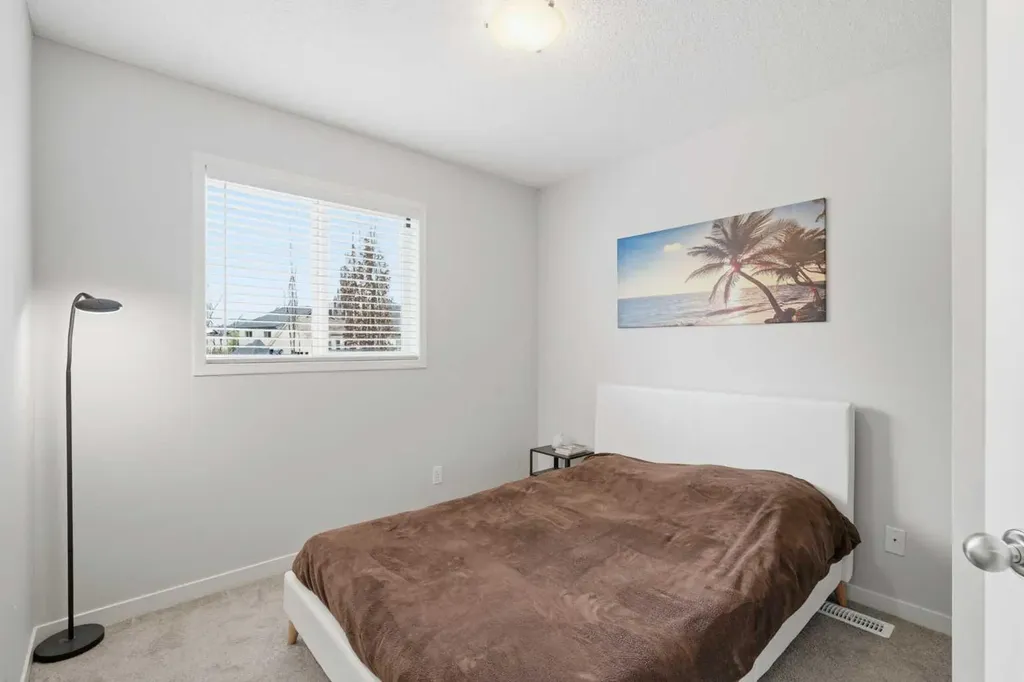 29 Copperfield Heath SE Calgary AB T2Z 4V2