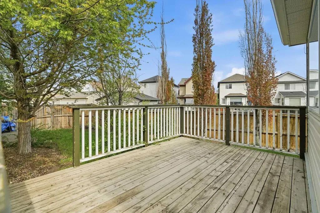 29 Copperfield Heath SE Calgary AB T2Z 4V2