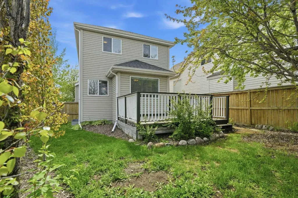 29 Copperfield Heath SE Calgary AB T2Z 4V2