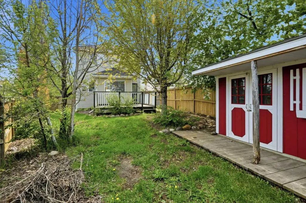 29 Copperfield Heath SE Calgary AB T2Z 4V2