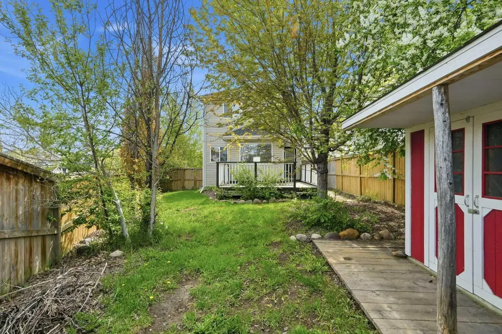 29 Copperfield Heath SE Calgary AB T2Z 4V2