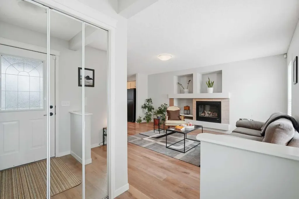 29 Copperfield Heath SE Calgary AB T2Z 4V2