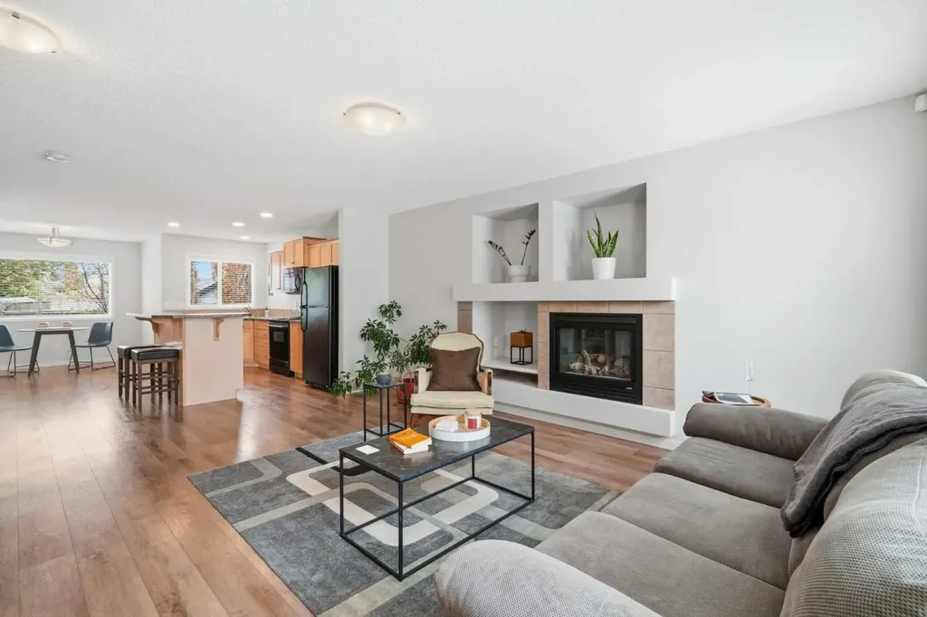 29 Copperfield Heath SE Calgary AB T2Z 4V2